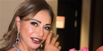 ليلى علوي بالفضي في أحدث إطلالة