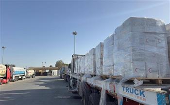 قافلة «زاد العزة» الـ89 تدخل إلى الفلسطينيين بقطاع غزة