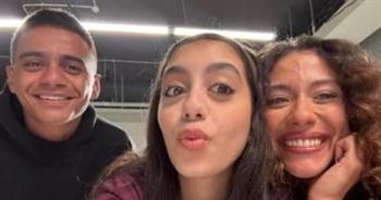 قبل بدء عرضه أمس. .ياسمينا العبد تكشف صوراً من كواليس «ميدتيرم»