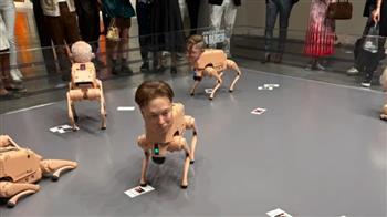 شاهد.. كلاب روبوتية بوجوه ماسك وبيزوس وزوكربيرج