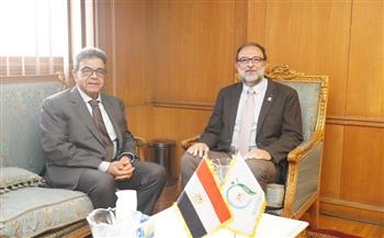 رئيس سلامة الغذاء يبحث مع نقيب الأطباء البيطريين تعزيز التعاون في الرقابة على المنتجات ذات الأصل الحيواني 