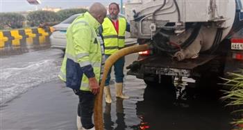 المرور يدفع بسيارات شفط المياه لمواجهة آثار الطقس السيئ