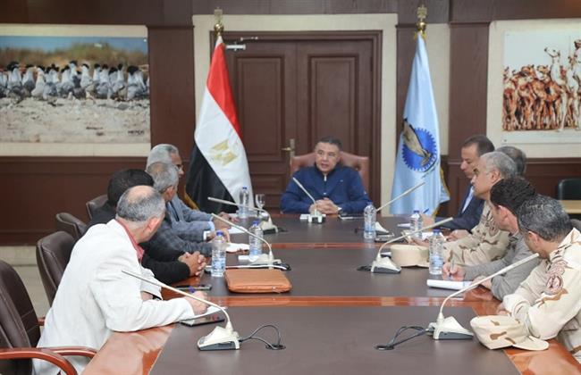 استعدادًا لفصل الشتاء.. محافظ البحر الأحمر يوجّه بسرعة صيانة مصارف الأمطار وفتحات التصريف بالغردقة