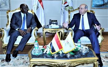 وزير الطيران المدني يبحث مع وفد مؤسسة التمويل الدولية موقف الدراسات  الإقتصادية الخاصة بطرح مطار الغردقة 