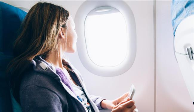 اختيار مقعد النافذة يكشف شخصيتك.. ماذا يقول عنك؟