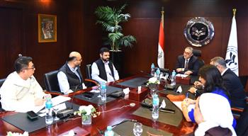 الهيئة العامة للاستثمار تبحث إنشاء مجمع صناعي للغزل والنسيج باستثمارات 100 مليون دولار