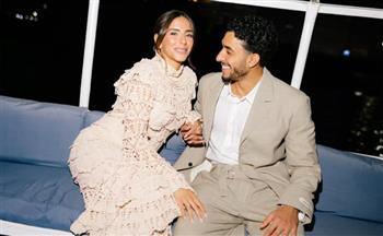 من على "فلوكة" في النيل.. عمر مرموش يحتفل بخطوبته بأسوان