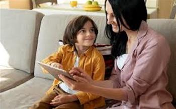 في اليوم العالمي لمكافحة الفساد.. كيف تربي الأم طفلًا يميز بين الصواب والخطأ؟|خاص