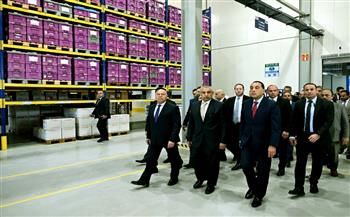  رئيس الوزراء يتفقد أقسامًا بمصنع "ليوني مصر" في مدينة بدر