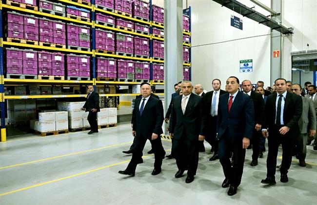  رئيس الوزراء يتفقد أقسامًا بمصنع "ليوني مصر" في مدينة بدر