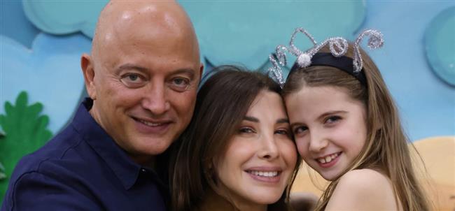 نانسي عجرم تحتفل بابنتها في أولى تجاربها الغنائية