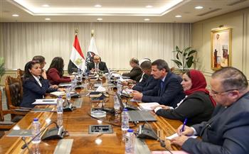 وزير قطاع الأعمال العام يجتمع بمسؤولي مركز المعلومات لمتابعة عدد من ملفات العمل