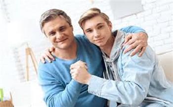 لكل أب.. مفاتيح لتعزيز الثقة وبناء علاقة صداقة صحية مع ابنك المراهق