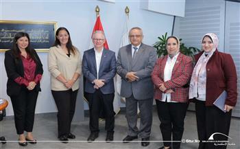 المدير التنفيذي لأكاديمية العالم للعلوم للدول النامية يزور مكتبة الإسكندرية