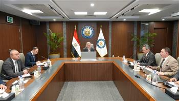 وزير البترول يبحث تطوير آلية تدريب جميع سائقي نقل المنتجات البترولية