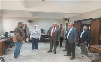 محافظ القليوبية في جولة مفاجئة لمتابعة سير العمل داخل مجلس ومدينة شبين القناطر