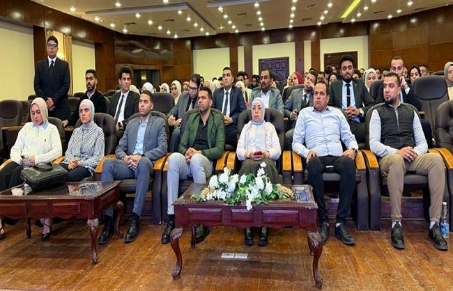 جلسة نقاشية بوزارة الشباب والرياضة حول فرص وتحديات قطاع المال والأعمال بين دول البريكس