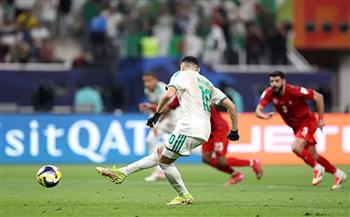 كأس العرب.. انطلاق مواجهة الجزائر والعراق في قمة المجموعة الرابعة