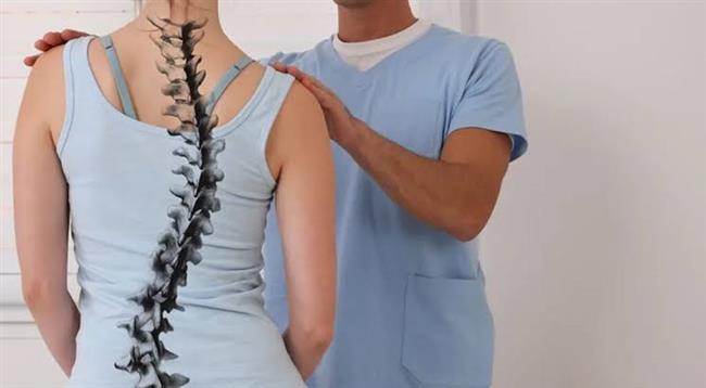 4 أسباب وراء تقوس الظهر عند الشباب