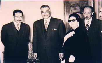 سيدة الغناء العربى  تتحدث عن نفسها  كنت أتشاجر مع أخى حتى أنام فى حضن أمى  فى عام ١٩٢٤ كان عمرى ١٥ سنة 