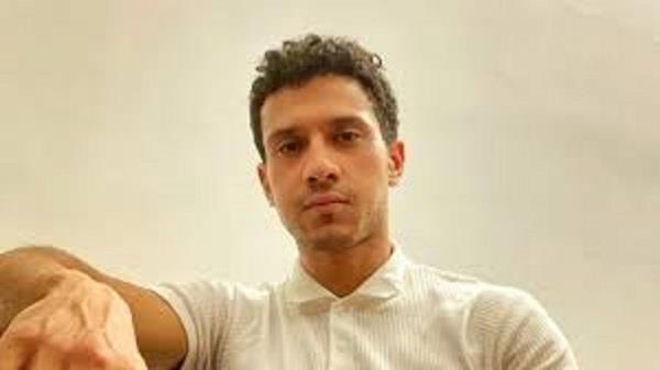 عصام عمر يمازح جمهوره: «سايبين كل ده وقافشين فيا أنا»