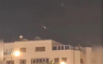 بالفيديو.. نيزك يخترق سماء مدن عربية ويظهر بوضوح للمارة 