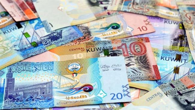 سعر الدينار الكويتي مقابل الجنيه المصري في بداية التعاملات الصباحية 