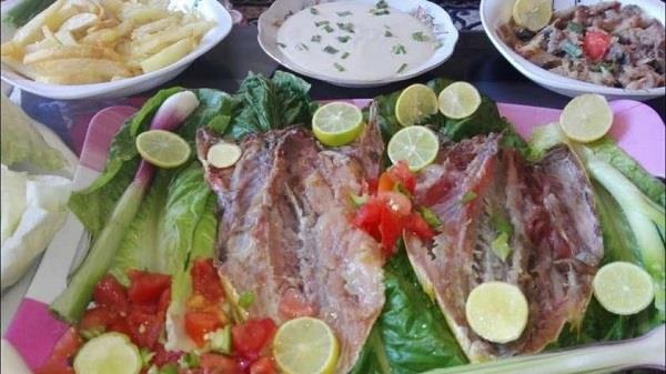 نصائح غذائية لتجنب أضرار الكحك والأسماك المالحة خلال عيد الفطر