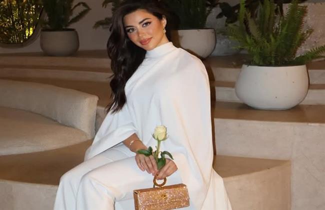 يارا السكري باللون الأبيض استعدادا للعيد
