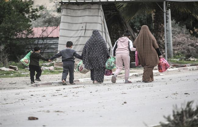 اللجنة الإعلامية في جنين: الاحتلال يجبر 6 عائلات على إخلاء منازلها ويحرق منزلًا في المخيم