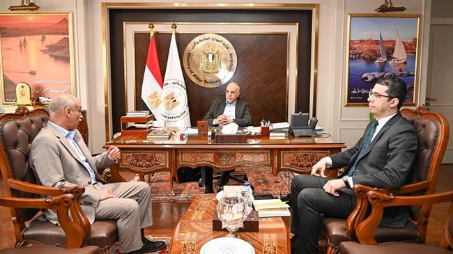 وزير الري يبحث أعمال تطوير منظومة المراقبة والتشغيل بالسد العالي