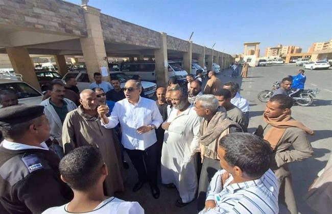 رئيس مدينة الغردقة يتفقد موقف الأقاليم لمتابعة الالتزام  بالتعريفة الجديدة المقررة 