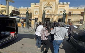 محمد عز يشارك في جنازة المنتج الفني صلاح حسن (صور)
