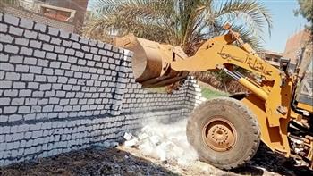 محافظ أسيوط يشدد على إزالة مخالفات البناء دون تهاون للقضاء على البناء العشوائي