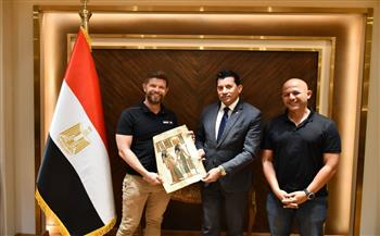«صبحي» يلتقي مسؤولي آيرون مان ويؤكد: جاهزون لاستضافة الفعاليات الدولية
