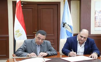 محافظ البحر الأحمر يوقع بروتوكول تعاون مع قصور الثقافة لإقامة حفلات فنون شعبية للسائحين 