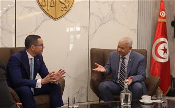 وزير الاستثمار يلتقي وزير التجارة وتنمية الصادرات التونسي لبحث سبل تعزيز التعاون