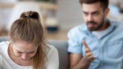 للنساء| تجارب طفولة مؤلمة وراء التعلق بالأشخاص السامين.. تعرفي عليها