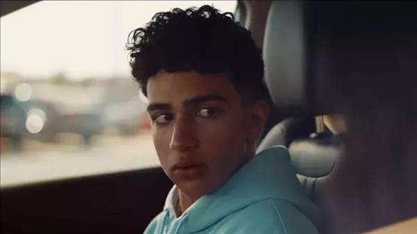 أولى تجاربه الفنية.. حمزة دياب ينضم إلى فيلم "إن غاب القط"  