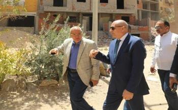 محافظ القاهرة يشرف على أعمال إزالة الأدوار العليا المخالفة بالمقطم