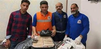 مسعفان يعيدان أمانات ضحايا حادث بالمنيا تتجاوز قيمتها 6.5 مليون جنيه