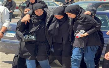 انهيار زوجته.. وصول جثمان الفنان سليمان عيد إلى المسجد الكبير بالشيخ زايد
