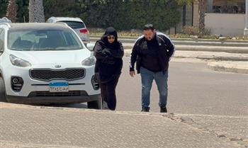 بالمسجد الكبير في الشيخ زايد.. شيماء سيف وزوجها محمد كارتر يصلان جنازة الفنان سليمان عيد 
