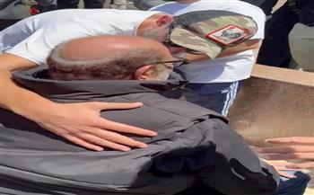 انهيار صلاح عبد الله بعد وداعه لجثمان صديقه الراحل سليمان عيد