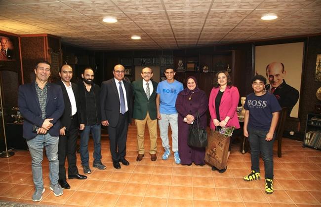 مسرحية "فارس يكشف المستور" تستقبل وفدًا من قسم الدراما بجامعة عين شمس