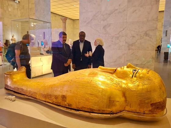المتحف القومي للحضارة المصرية يستقبل وفدًا من مسؤولي الوكالة الدولية للطاقة الذرية