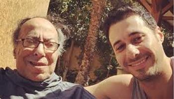 أحمد السعدني يحيي الذكرى الأولى لرحيل والده: "ربنا يرحمك ويكرمك زي ما أكرمتني"
