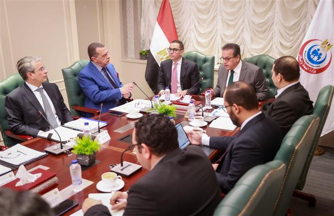 وزير الصحة يبحث مع وزير الاستثمار وضع آليات وحلول لتخفيف الأعباء المالية وتشجيع الاستثمار