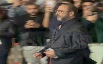 وصول أشرف عبد الباقي لعزاء الراحل سليمان عيد بمسجد الشرطة
