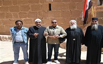 محافظ جنوب سيناء يزور دير سانت كاترين للتهنئة بعيد القيامة المجيد